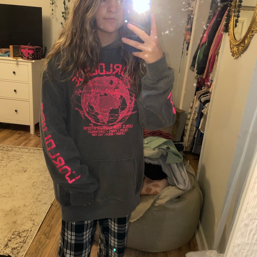 Pretty little thing world wide sweatshirt
